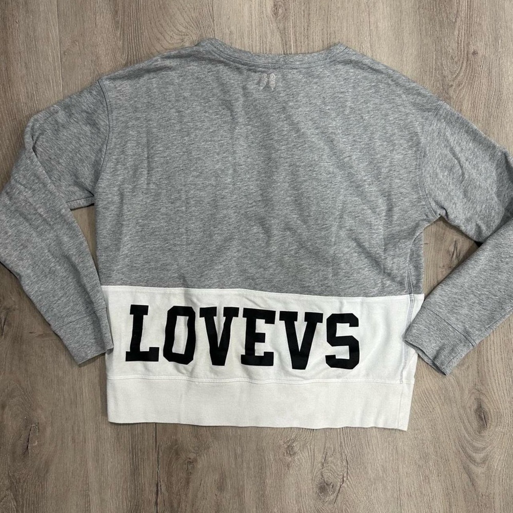 VS Angel Relaxed Fit Pullover Crewneck Medium Gray & White w ‘LOVE VS’ on Back